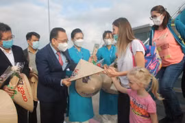Ngành hàng không và du lịch đang đứng trước triển vọng phục hồi khi dự kiến lượng khách quốc tế đi, đến Việt Nam sẽ tăng. (Ảnh: CTV/Vietnam+)