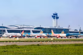 Máy bay của các hãng hàng không tại sân bay Tân Sơn Nhất. (Ảnh: CTV/Vietnam+)