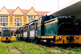 Đoàn tàu tại nhà ga Đà lạt. (Nguồn: toursdulichdalat.com)