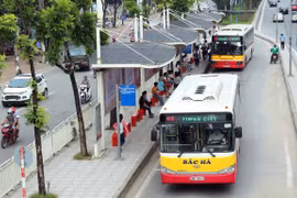 Tuyến buýt số 45 (Khu đô thị Times City-Nam Thăng Long) của Công ty Trách nhiệm hữu hạn Bắc Hà có thể sẽ dừng hoạt động từ ngày 1/8 tới. (Ảnh: Huy Hùng/Vietnam+)