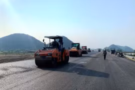 Nhà thầu thi công một đoạn tuyến cao tốc Bắc-Nam giai đoạn 2017-2020. (Ảnh: Việt Hùng/Vietnam+)