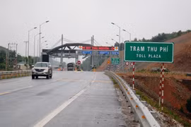 Phương tiện lưu thông qua trạm BOT Thái Nguyên-Chợ Mới. (Ảnh: Việt Hùng/Vietnam+)