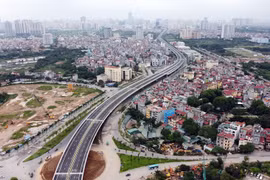 Cầu cạn Mai Dịch-Nam Thăng Long là dự án có vai trò rất quan trọng với ngành giao thông vận tải, đặc biệt là với giao thông Thủ đô. (Ảnh: Huy Hùng/TTXVN)