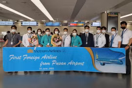 Vietnam Airlines nối lại đường bay Hà Nội-Busan sau dịch COVID-19. (Ảnh: CTV/Vietnam+)