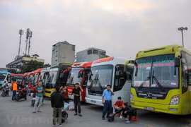 Xe khách hoạt động tại bến xe Nước Ngầm, ở thành phố Hà Nội. (Ảnh: Minh Sơn/Vietnam+)