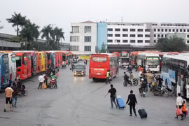 Cước vận tải xe khách đã có sự điều chỉnh sau khi giá xăng dầu liên tục tăng cao trong thời gian qua. (Ảnh: CTV/Vietnam+)