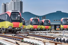 Các đoàn tàu Nhổn-ga Hà Nội được vận hành thử đồng loạt ở đoạn tuyến trên cao. (Ảnh: CTV/Vietnam+)