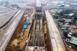 Nhà thầu thi công dự án cao tốc Bắc-Nam đoạn Mai Sơn-Quốc lộ 45. (Ảnh: Việt Hùng/Vietnam+)