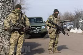 Quân nhân Ukraine tại một trạm gác ở thị trấn Zolote, vùng Lugansk, miền Đông Ukraine ngày 2/11/2019. (Ảnh: AFP/TTXVN)