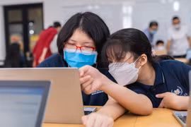 Chuyển đổi số trong giáo dục sẽ đảm bảo rằng mọi học sinh đều có thể tiếp tục học tập một cách hiệu quả nhất dù trong bất cứ hoàn cảnh nào. (Nguồn: Vietnam+)