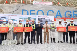 [Photo] Thủ tướng kiểm tra các dự án giao thông trọng điểm