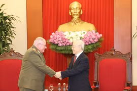 Tổng Bí thư Nguyễn Phú Trọng tiếp Bộ trưởng Bộ các Lực lượng Vũ trang Cách mạng Cuba Álvaro López Miera. (Ảnh: Trí Dũng/TTXVN)