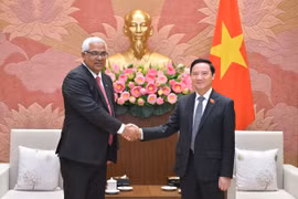 Phó Chủ tịch Quốc hội Nguyễn Khắc Định và Bộ trưởng Bộ Tư pháp Cuba Oscar Manuel Slivera Martinez. (Nguồn: Cổng thông tin Quốc hội)