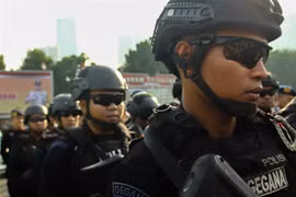 Cảnh sát Indonesia. (Ảnh: AFP/TTXVN)