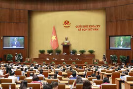 Phó Chủ tịch Quốc hội Trần Quang Phương phát biểu điều hành phiên họp ngày 23/6. (Ảnh: Doãn Tấn/TTXVN)
