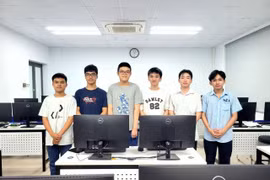 Các học sinh đoạt giải Olympic Tin học Châu Á Thái Bình Dương năm 2023. (Ảnh: Bộ GD-ĐT)