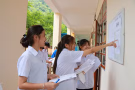Thí sinh dự thi tốt nghiệp trung học phổ thông. (Ảnh: Hữu Quyết/TTXVN)