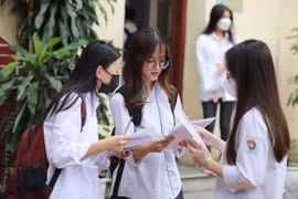 Thí sinh làm thủ tục dự thi tốt nghiệp trung học phổ thông tại Hà Nội. (Ảnh minh họa: Hoài Nam/Vietnam+)