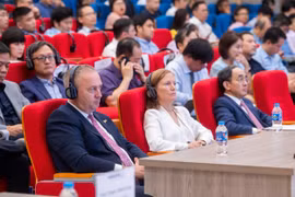Hội nghị đã thu hút sự tham gia của trên 100 đại biểu là các chuyên gia, doanh nghiệp trong và ngoài nước. (Ảnh: PV/Vietnam+)