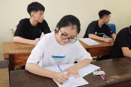 Thí sinh dự thi Tốt nghiệp Trung học Phổ thông. (Ảnh: Bích Huệ/TTXVN)