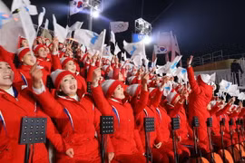 Các cổ động viên Triều Tiên tại Olympic PyeongChang, phía đông Seoul, Hàn Quốc ngày 9/2. (Nguồn: Yonhap/TTXVN)