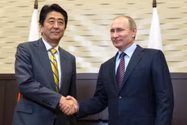 Thủ tướng Nhật Bản Shinzo Abe và Tổng thống Nga Putin. (Nguồn: AFP)
