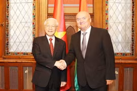 Tổng Bí thư Nguyễn Phú Trọng hội kiến với Phó Chủ tịch Quốc hội Hungary Hende Csaba. (Ảnh: Trí Dũng/TTXVN)