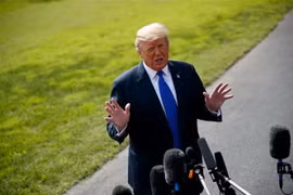 Tổng thống Mỹ Donald Trump phát biểu với báo giới. (Ảnh: THX/TTXVN)