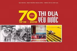 Bìa cuốn sách ''70 năm thi đua yêu nước (1948-2018).'' Ảnh: TTXVN)