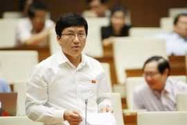 Đại biểu Quốc hội tỉnh Điện Biên Mùa A Vàng phát biểu thảo luận. (Ảnh: Dương Giang/TTXVN)