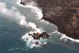 Hòn đảo mới ngoài khơi Hawaii. (Nguồn: edition.cnn.com)