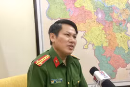 Đại tá Nguyễn Văn Viện, Phó Giám đốc Công an thành phố Hà Nội trả lời phóng viên TTXVN về vụ việc. (Ảnh: Nguyễn Thắng/TTXVN)