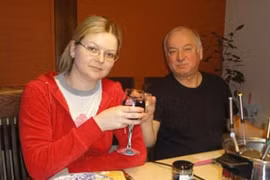 Điệp viên Sergei Skripal và con gái. (Nguồn: dailymail.co.uk)