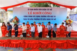 Lễ khởi công xây dựng hai trường Tiểu học và Trung học cơ sở Tứ Liên, quận Tây Hồ ngày 17/8/2018, góp phần giải quyết cơ bản tình trạng sỹ số học sinh đang tăng cao tại các quận nội thành Hà Nội. (Ảnh: Thanh Tùng/TTXVN)