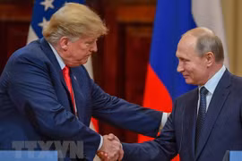 Tổng thống Nga Vladimir Putin (phải) và Tổng thống Mỹ Donald Trump trong cuộc họp báo sau cuộc gặp thượng đỉnh ở Helsinki, Phần Lan ngày 16/7. (Nguồn: AFP/ TTXVN)
