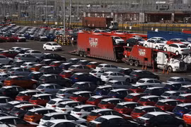 Ôtô mới được xếp tại cảng Veracruz, Mexico ngày 27/8/2018. (Ảnh: AFP/TTXVN)