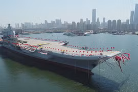 Lễ hạ thủy tàu sân bay Type 001A tại tỉnh Liêu Ninh, Đông Bắc Trung Quốc. (Nguồn: THX/TTXVN)