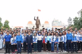 Hơn 100 thanh niên ra quân sang Lào hoạt động tình nguyện