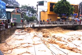 Mưa lớn khiến mực nước ở suối thị trấn Vinh Quang, huyện Hoàng Su Phì, tỉnh Hà Giang dâng cao. (Ảnh: Đức Long/TTXVN)