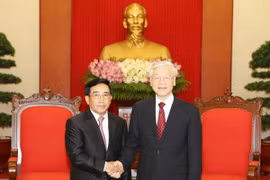 Tổng Bí thư Nguyễn Phú Trọng tiếp Phó Chủ tịch nước Lào Phankham Viphavan. (Ảnh : Trí Dũng/TTXVN)
