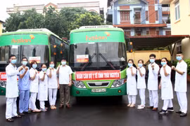 Đoàn chi viện cho tỉnh Bắc Giang là các bác sỹ, điều dưỡng, đến từ các bệnh viện trên địa bàn tỉnh Thái Nguyên. (Nguồn: TTXVN)