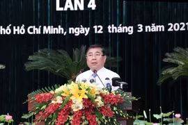 Ông Nguyễn Thành Phong, Chủ tịch Ủy ban nhân dân Thành phố Hồ Chí Minh phát biểu tại buổi lễ. (Ảnh: Xuân Khu/TTXVN)