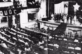  Quốc hội khóa I họp tại Nhà hát Lớn (Hà Nội), thảo luận và thông qua Hiến pháp 1946 (2/3/1946). (Ảnh: Tư liệu/TTXVN)