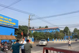 Phong tỏa Trường Đại học Thủ Dầu Một, nơi sinh viên N.T.M.A theo học. (Ảnh: Văn Hướng/TTXVN) 