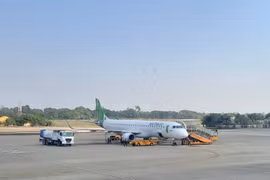 Hãng hàng không Bamboo Airways (BAV) dự kiến sẽ khai thác các chuyến bay đến Cảng hàng không Cà Mau bằng tàu bay Embraer 175 kể từ ngày 15/6 tới. (Ảnh: Kim Há/TTXVN_