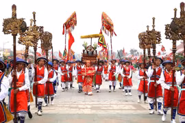Nghi thức rước kiệu của nhân dân các xã, thị trấn thuộc vùng ven Khu Di tích lịch sử Quốc gia đặc biệt Đền Hùng trong ngày giỗ Tổ Hùng Vương năm 2017. (Ảnh: Trung Kiên/TTXVN) 