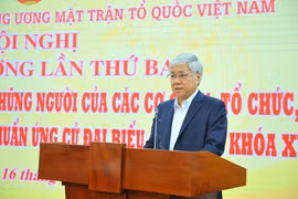 Ông Đỗ Văn Chiến, Bí thư Trung ương Đảng, Bí thư Đảng đoàn, Chủ tịch Ủy ban Trung ương Mặt trận Tổ quốc Việt Nam phát biểu tại hội nghị. (Ảnh: Minh Đức/TTXVN) 