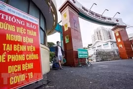 Bệnh viện Bệnh nhiệt đới Thành phố Hồ Chí Minh tạm dừng việc thăm người bệnh nhằm phòng, chống dịch COVID-19. (Ảnh: Thu Hương/TTXVN) 