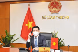 Bộ trưởng Bộ Công Thương Nguyễn Hồng Diên tại buổi điện đàm với ông Yasutoshi Nishimura, Bộ trưởng Phục hồi Kinh tế của Nhật Bản. (Nguồn: moit.gov.vn)