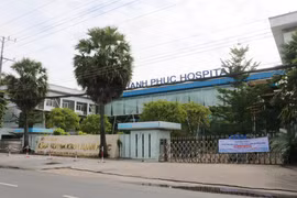 Công ty Cổ phần Bệnh viện Đa khoa Hạnh Phúc tự ra thông báo nhận đặt trước tiêm dịch vụ vaccine AstraZeneca ngừa COVID-19 cho người dân có nhu cầu, gây dư luận không tốt. (Ảnh: Công Mạo/TTXVN)